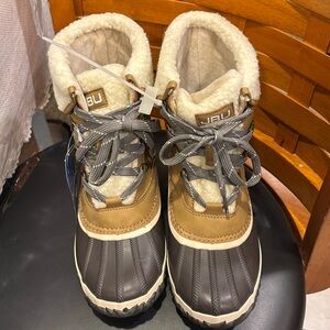 New JBU snow boots